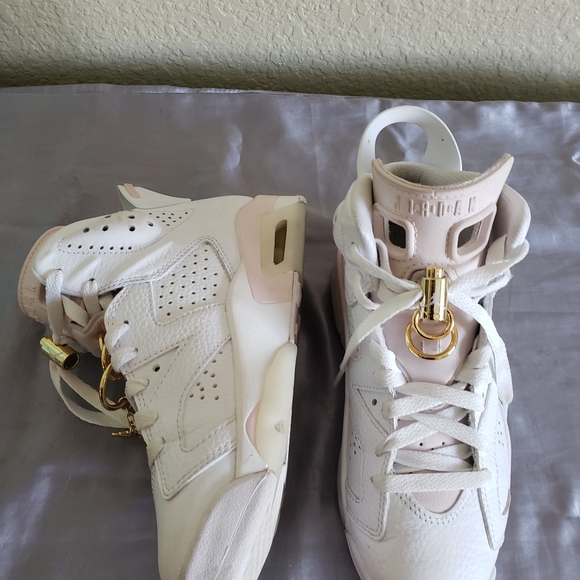 Jordan Womens Retro 6 Charm Ring Sneakers Shoes 5.5 Hard To Find!! - Picture 12 of 16